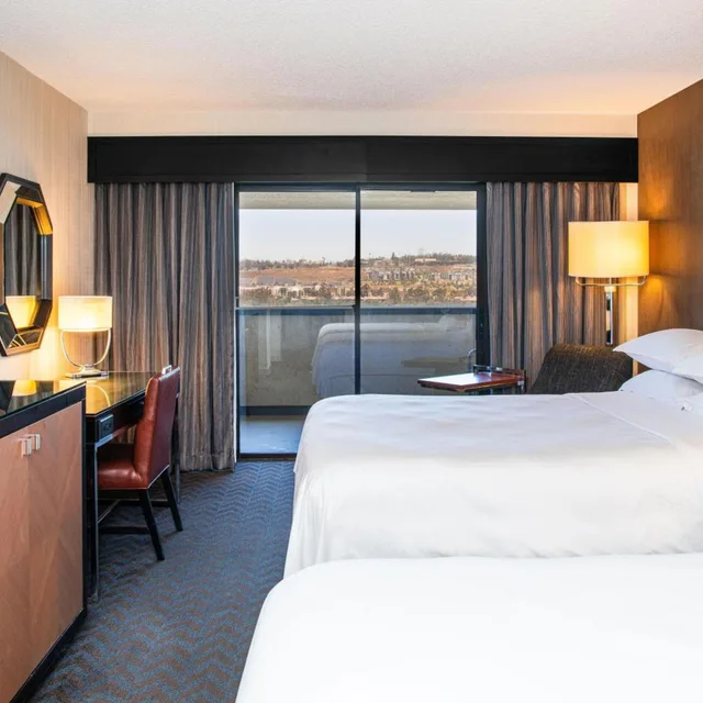 غرفة تقليدية بسريرين كوين بشرفة، Sheraton Mission Valley San Diego 3/5