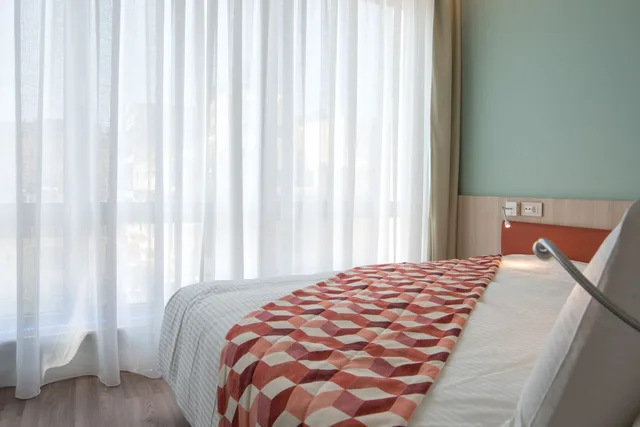 غرفة سوبيريور كبيرة بسرير كينج بإطلالة على المدينة، Casual Kubic Athens 4/10