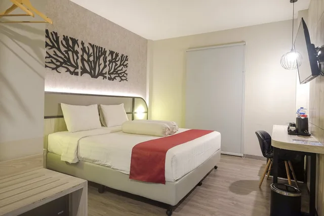 غرفة سوبيريور بسرير مزدوج، Front One Gosyen Hotel Salatiga 2/4