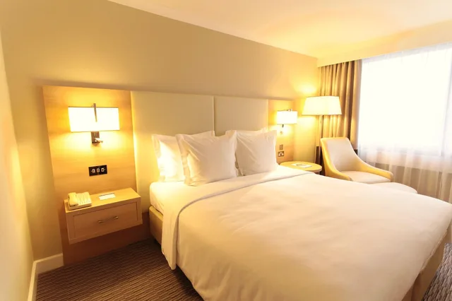 غرفة بسرير كوين، RENAISSANCE LONDON HEATHROW HOTEL 2/5