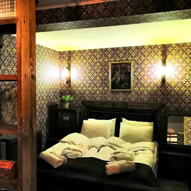 Deluxe, Triple, Double Bed, Piano Borracho 1/7