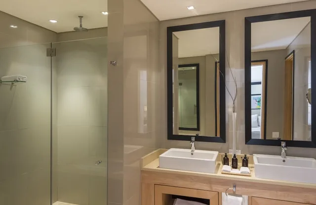 جناح فاخر بسرير كوين مع أريكة، No. 5 Boutique Art Hotel 5/6