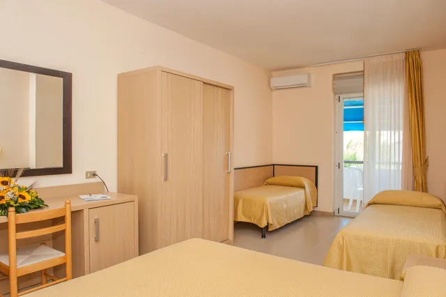 Room, Quadruple, Hotel Cristalda 5/9