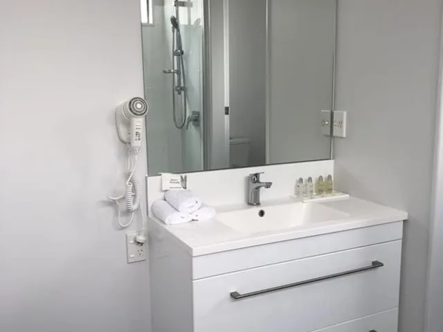 استوديو بسرير كوين، DURHAM MOTOR INN 2/4
