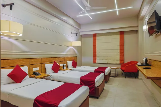 غرفة كلوب بثلاثة أسرّة، Max Hotel Prayagraj 8/10
