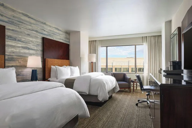 غرفة بسريرين مزدوجين بإطلالة على المدينة، The Westin Washington National Harbor 11/13
