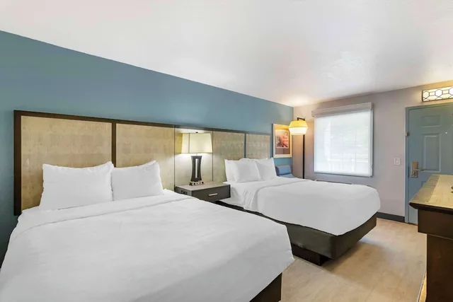 Standard, 2 Queen Beds, Pool Side، Best Western Plus St. Simons 1/6