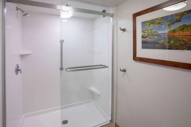 جناح بسرير كينج بإطلالة على البحيرة، Hampton Inn Duluth Canal Park 2/2