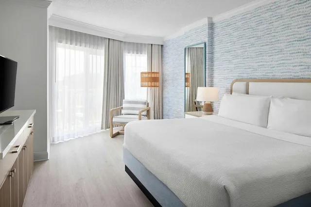 جناح استوديو كبير بسرير كينج بشرفة مع أريكة، Bethany Beach Ocean Suites Residence Inn 1/1