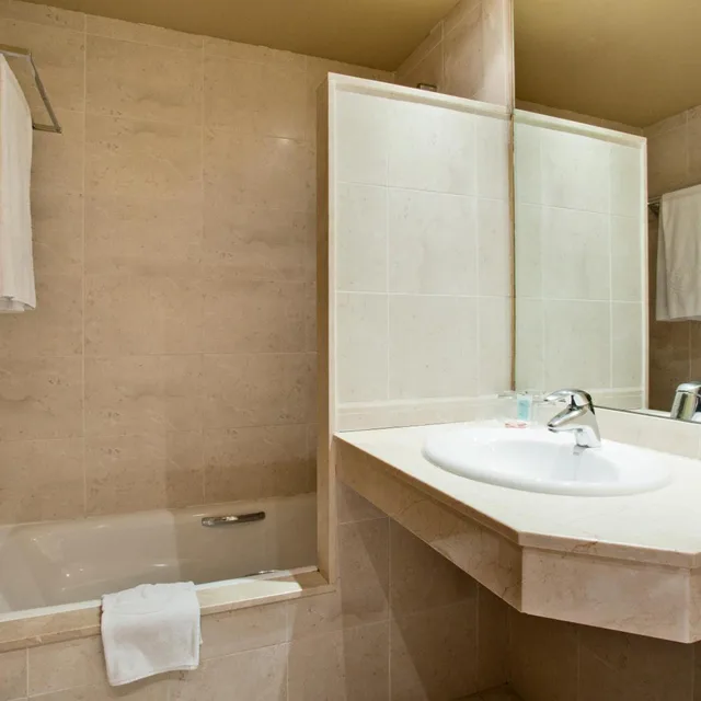 Room, Double or Twin Bed, Side Sea View، Ilunion Fuengirola 10/10