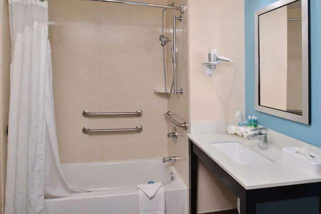 جناح بسرير كينج لذوي الإعاقة، Holiday Inn Express Montgomery - East I-85 6/8