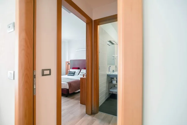1 Bedroom, Medium, Classic, Suite, Apartment, 1 Queen and 1 Single Bed, Sofa, Balcony, Domino Suite Hotel 4/4