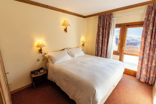غرفة سوبيريور ثلاثية بسرير مزدوج وسرير فردي بإطلالة على الجبل، Hotel Alaska Cortina 3/8
