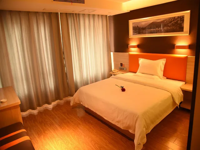غرفة قياسية بسرير كينج وسرير كوين، 7 Days Premium (Chongqing Baishiyi) 1/1