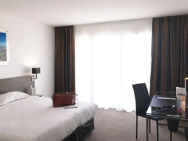غرفة سوبيريور بسرير كوين مع أريكة، Golden Tulip La Baule 2/3