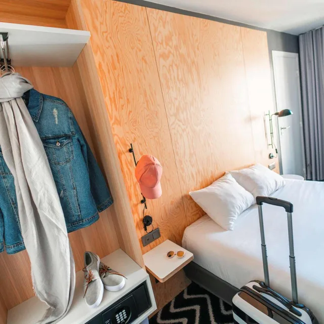 جناح بسرير مزدوج وسريرين منفصلين مع أريكة، Ibis Styles Paris Place d Italie Bute aux Cailles 6/6