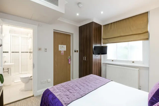 Semi Basement, Double Bed، London House Hotel 7/10