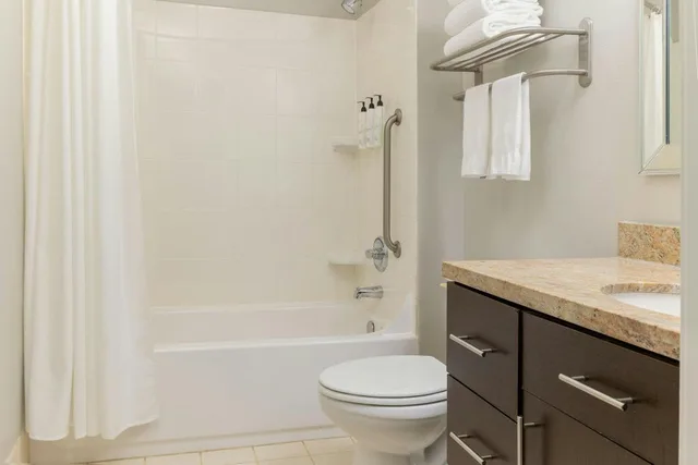 Wellness, Studio, Suite, King Bed, Sofa، TownePlace Suites by Marriott Erie 2/3