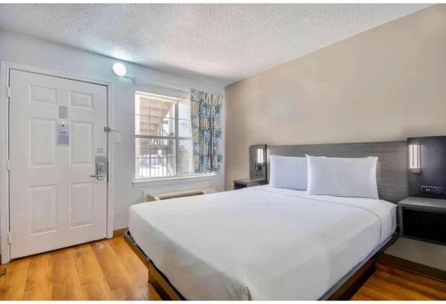 غرفة بسرير كوين لغير المدخنين، Studio 6 Extended Stay - Austin, TX - Midtown 4/6
