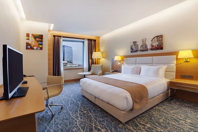 غرفة قياسية بسرير كينج بإطلالة على البحر للمدخنين، Holiday Inn Baku 6/10