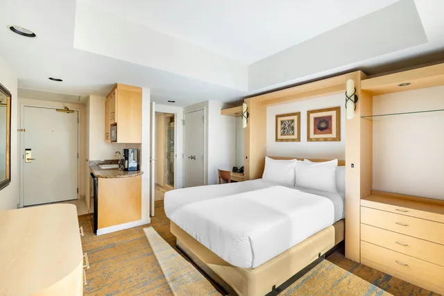 Studio, Queen Bed, Balcony, Hilton Vacation Club Polo Towers Las Vegas 2/4