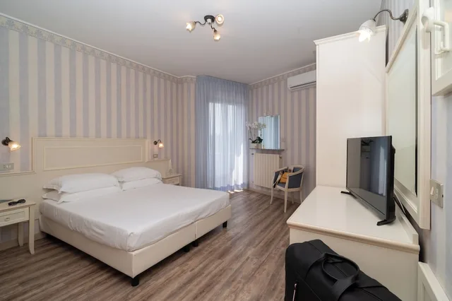 غرفة بسرير مزدوج أو سريرين منفصلين، Hotel Riviera 1/8