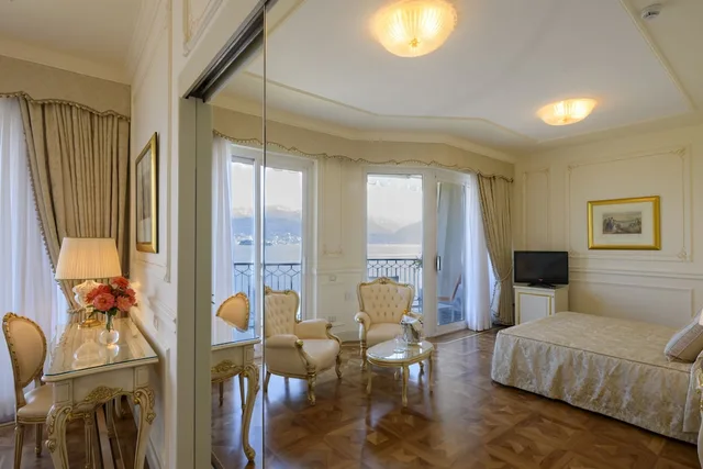 Junior Suite, Double Bed, Astoria 1/5
