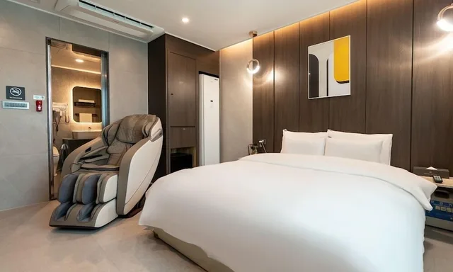 غرفة بريميوم بسرير كوين، Jecheon Hound Hotel 2/5