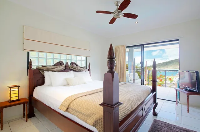 2 Bedrooms, Penthouse, 2 Bathrooms, Hot Tub, Balcony, Top Floor، at Waterfront Whitsunday Retreat - Adults Only 1/7