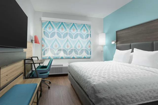 Room, King Bed, Bathtub, Accessible, Tru by Hilton North Augusta 1/4
