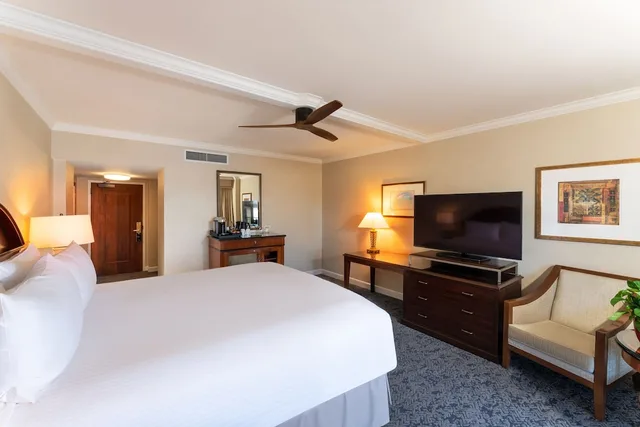 غرفة بسرير كينج بشرفة بإطلالة جزئية على البحر، Monterey Plaza Hotel & Spa 2/8