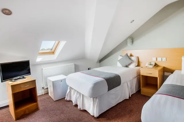 غرفة قياسية بسريرين منفصلين، London Guest House by OYO - Acton 9/10