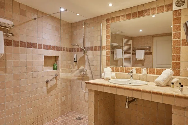 شقة بسرير كينج وثلاثة أسرّة بغرفتي نوم، La Bastide du Calalou Hotel Spa, BW Premier Collection 10/10
