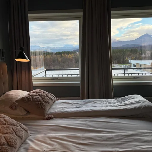 جناح بشرفة، Bardufoss Hotell 3/8