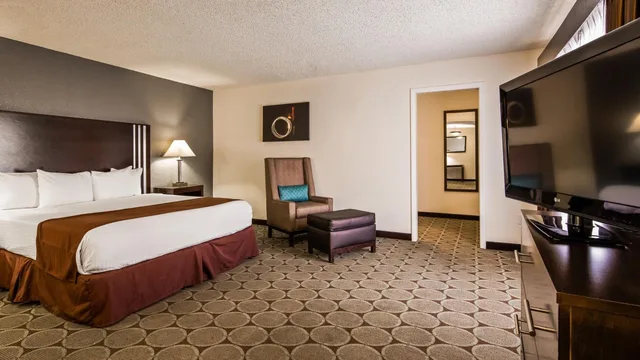 غرفة بسرير كينج بجاكوزي، Best Western Pahrump Oasis 3/10