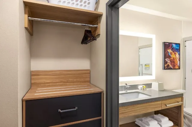 جناح بسرير كينج وسرير كوين بغرفتي نوم، Candlewood Suites Miami Doral By IHG 11/12