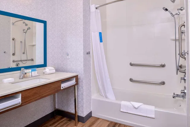 جناح بسريرين كوين بحوض استحمام لذوي الإعاقة، Hampton Inn & Suites Boise/Spectrum 1/2