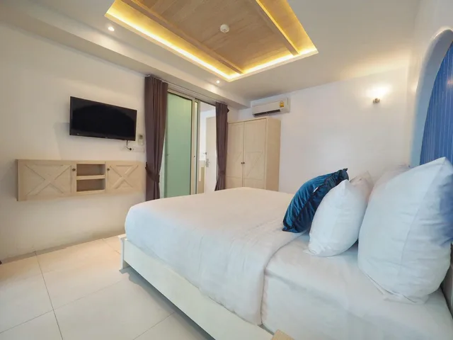 جناح ديلوكس بسرير كينج وسريرين منفصلين بغرفتي نوم، Costa Village Bangsaray 1/1