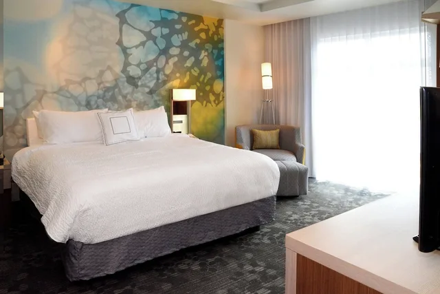 Room, King Bed, Ocean Front, Sofa, Accessible، Courtyard By Marriott Youngstown Canfield 1/2
