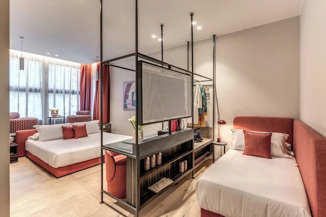 غرفة ثلاثية بسرير كوين مع أريكة، Parioli Cube Hotel 4/10