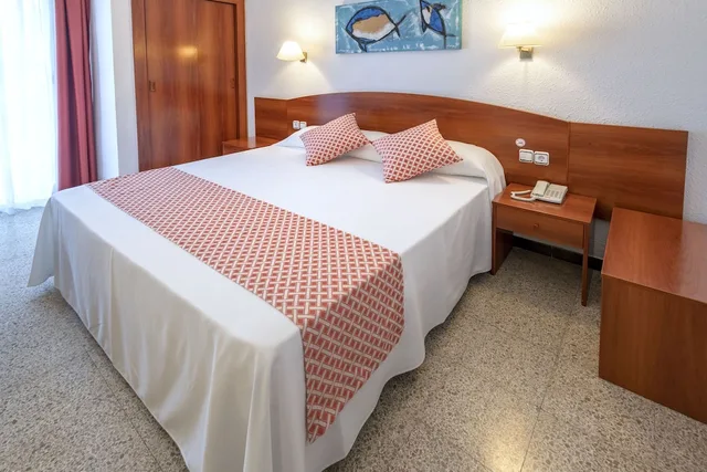 Standard, Double or Twin Bed, Balcony, GHT Balmes Hotel, Aparthotel & Splash 9/10