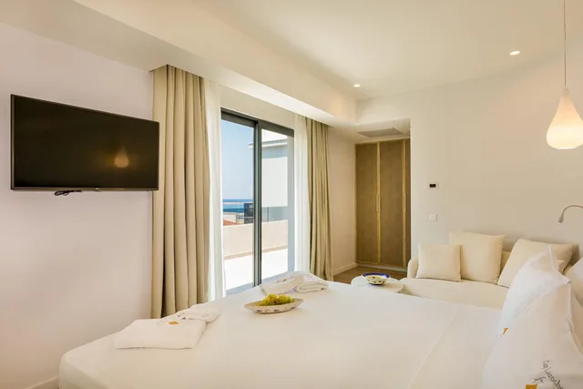 غرفة ديلوكس بسرير مزدوج، Samian Mare Hotel Suites & Spa 1/10