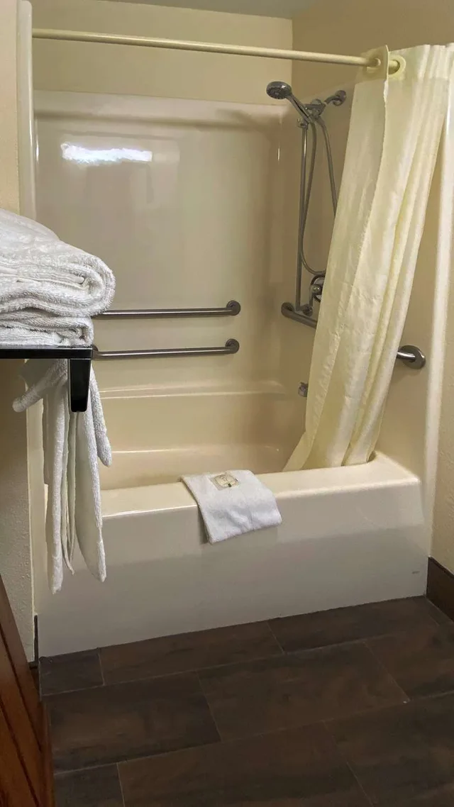 غرفة بسريرين مزدوجين لذوي الإعاقة، AmericInn by Wyndham Reedsburg 2/2