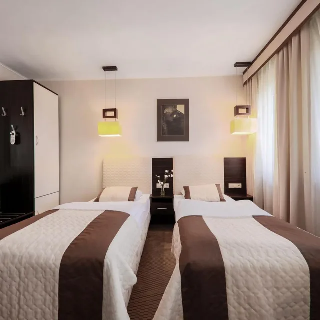غرفة كبيرة بسريرين منفصلين، Borowiecki Hotel 4/8