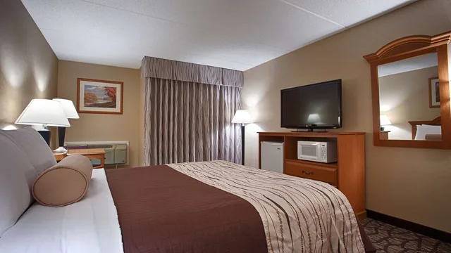 غرفة بسرير كينج، Best Western Clifton Park 2/3