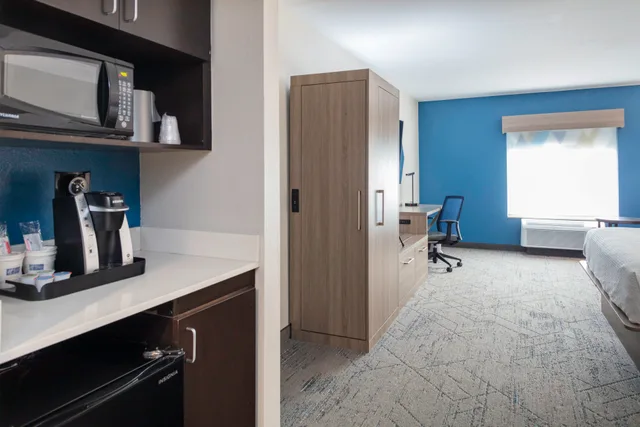 جناح بسرير كينج، Holiday Inn Express Suites Roanoke Rapids Se 6/7