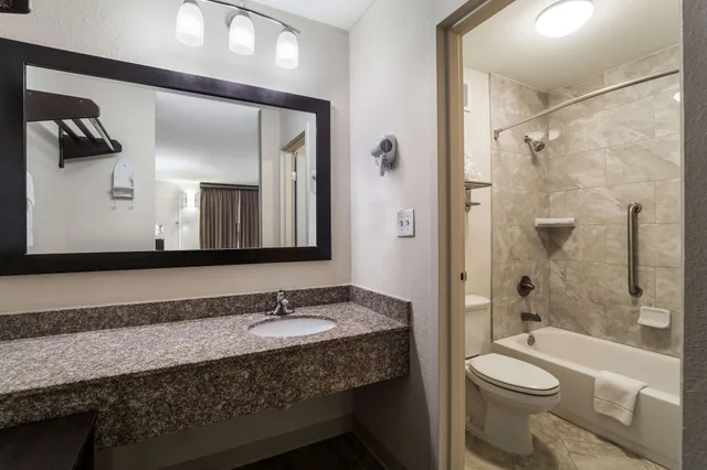 غرفة قياسية بسريرين مزدوجين للمدخنين، Quality Inn Coliseum 5/7