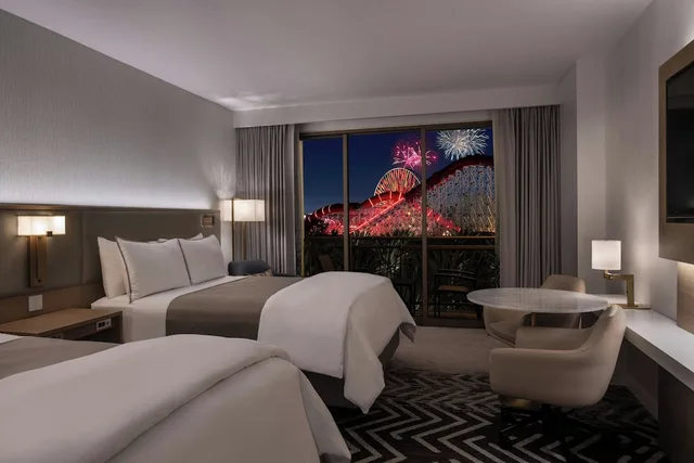 Room, 2 Queen Beds, Theme Park View, Balcony, Accessible، The Westin Anaheim Resort 2/5
