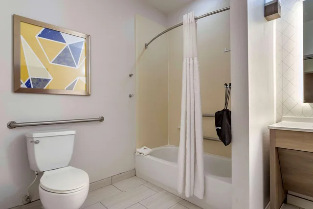 جناح، Comfort Suites Natchitoches, LA 6/6