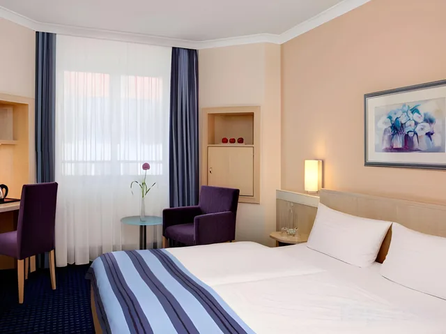 غرفة قياسية بسرير كوين، Hotel Nurnberg city center by Leonardo Hotels 1/2